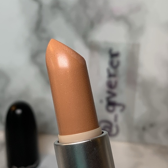 SELF AWARE Amplified Lipstick MAC - Picture 4 of 13
